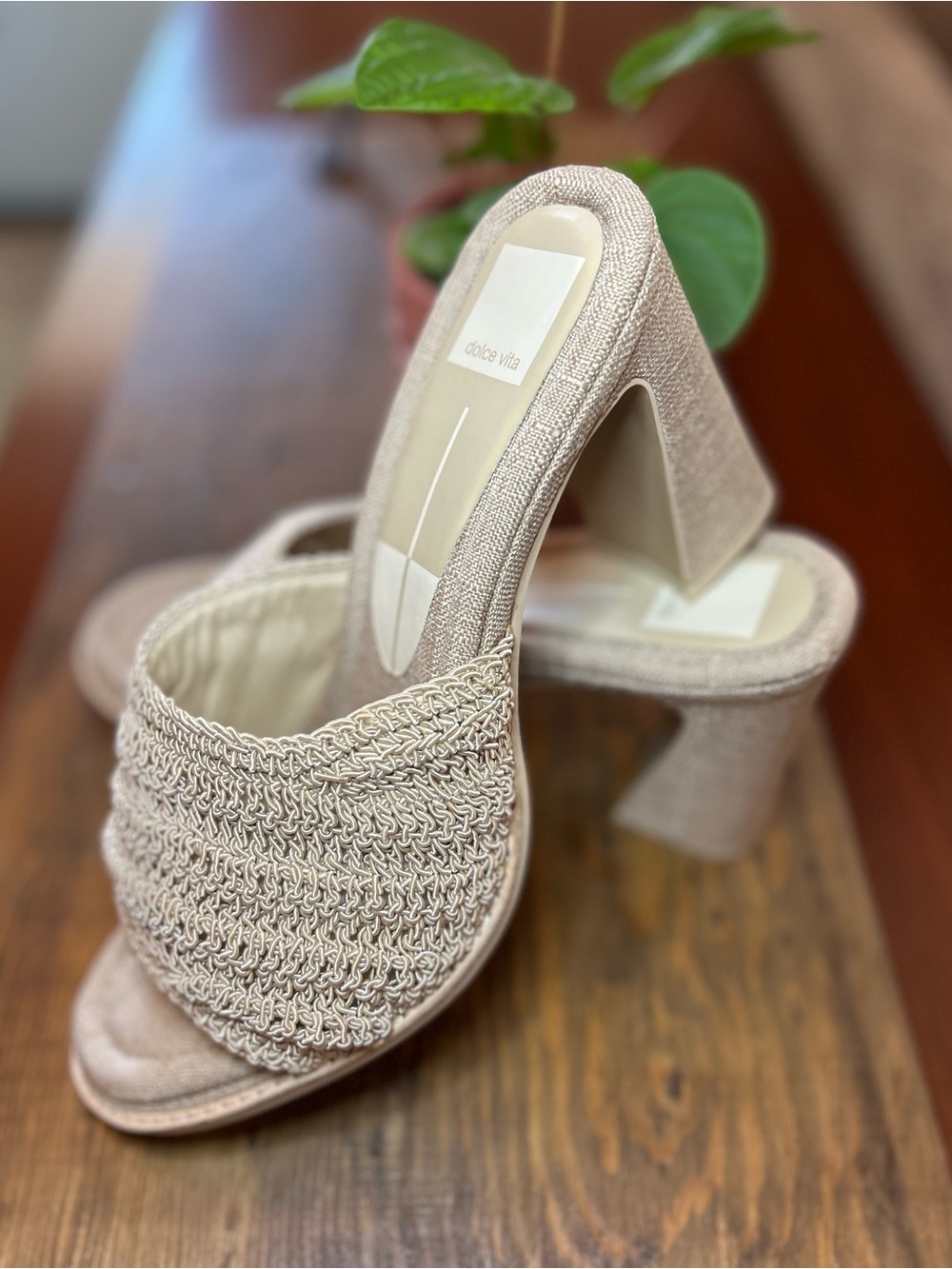 Dolce Vita Gwan Dove Colored Women’s Sandals Size 10